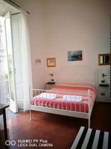 a bedroom with a bed with a red and white blanket at La Stanza a parte in Naples