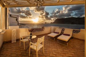 Posezení v ubytování Therasia Resort Sea and SPA - The Leading Hotels of the World