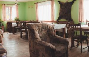 a dining room with a chair and a table with tables at Ubytování Petrovičky in Mladkov