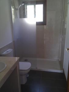 Ένα μπάνιο στο Apartamentos Los Medanos +13 φωτογραφίες
