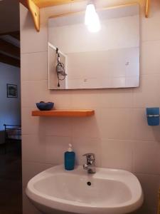 Agriturismo PEDROSOLA tesisinde bir banyo