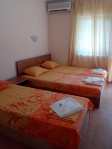 a bedroom with two beds and a window at Вили Бийчхаус in Kranevo