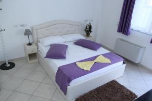 Postel nebo postele na pokoji v ubytování Hotel Bicaj