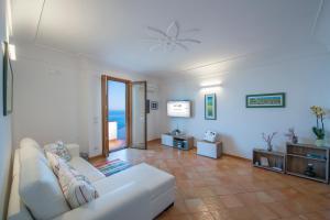 A seating area at Villa Gaetano Praiano