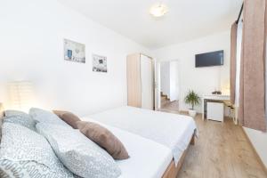 Телевизор и/или развлекательный центр в Apartments Tonka Centar