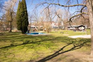 Bassein majutusasutuses Alton garni hotel või selle lähedal