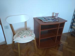 Knihovna v apartmánu
