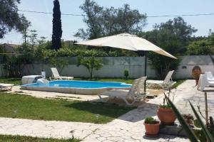 Bazén v ubytování Liza Vacation House nebo v jeho okolí