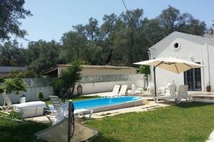 Bazén v ubytování Liza Vacation House nebo v jeho okolí