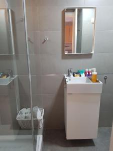 A bathroom at Apartamentos Minerva- Jupiter