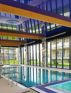 Bazén v ubytovaní Apartament & Spa 5 Mórz alebo v jeho blízkosti