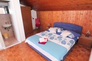 Un pat sau paturi într-o cameră la Apartment Vatrogasac