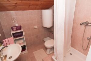 Koupelna v ubytování Apartment Vatrogasac + 27 fotografií