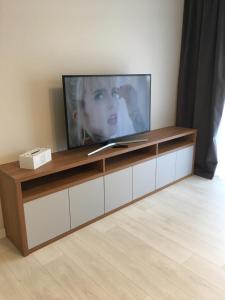 Televízia a/alebo spoločenská miestnosť v ubytovaní Studio 33 z Ogrodem