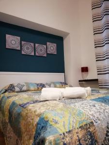 Ein Bett oder Betten in einem Zimmer der Unterkunft Casa nel Vicolo