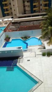una vista aérea de una piscina de agua azul en Tainá e Cezar's Park Caldas Novas, en Caldas Novas