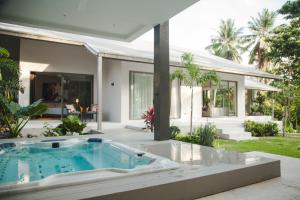 a house with a hot tub in the backyard at Amaya Villa in Hinkong
