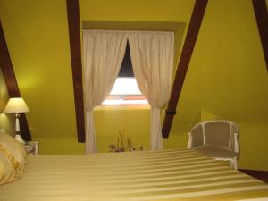 Łóżko lub łóżka w pokoju w obiekcie Hotel Santiago