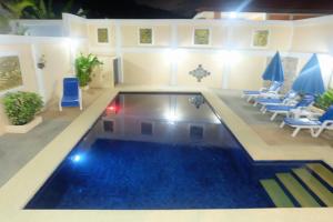 Bazén v ubytování Majestic Villas Phuket nebo v jeho okolí
