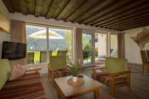 Posezení v ubytování Chalets St. Wendelin