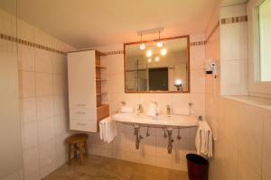 Koupelna v ubytování Chalets St. Wendelin