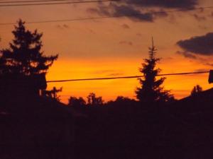 Alba o tramonto visti dall'interno dell'affittacamere o dai dintorni