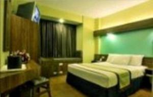 Postel nebo postele na pokoji v ubytování Microtel by Wyndham Baguio