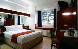 Postel nebo postele na pokoji v ubytování Microtel by Wyndham Baguio + 24 fotografií