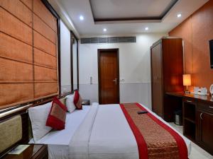 Postel nebo postele na pokoji v ubytování Hotel The Daanish Residency - Karol Bagh
