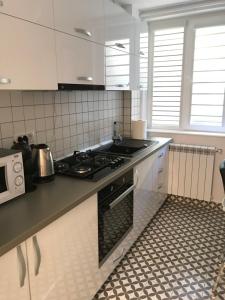 a kitchen with a stove and a counter top at Sarah Apartments in Piatra Neamţ
