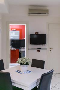 A kitchen or kitchenette at ALDO'S HOLIDAY HOUSE