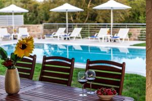 The swimming pool at or close to Villa Johnnie