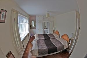 Cama ou camas em um quarto em Sea Breeze Bed and Breakfast