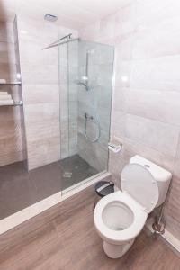 Koupelna v ubytování Hotel Amser + 26 fotografií