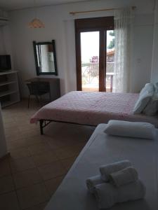 A bed or beds in a room at Paschalia ser view studios