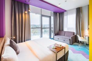 Postel nebo postele na pokoji v ubytování Ibis Styles Lviv Center