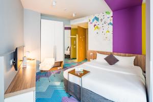 Postel nebo postele na pokoji v ubytování Ibis Styles Lviv Center