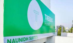 Certifikát, hodnocení, plakát nebo jiný dokument vystavený v ubytování Treebo Naunidh Suites