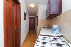 Kuchyň nebo kuchyňský kout v ubytování Villa Jadran Apartments