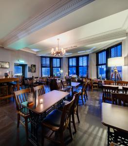 Gallery image of The Douglas Hotel in Brodick