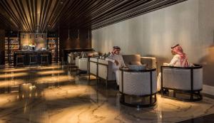 2 personnes assises dans un restaurant dans l'établissement Braira Al Dammam, à Dammam 56 autres photos