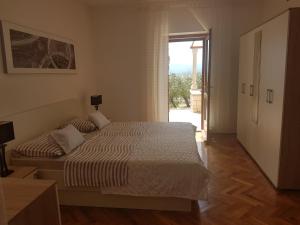 Postel nebo postele na pokoji v ubytování Apartments Podbarje