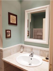 a bathroom with a sink and a mirror at B&B Delle Palme in Naples