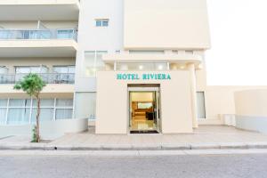 A fachada ou entrada em Hotel Riviera