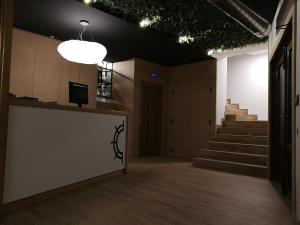 Televízia a/alebo spoločenská miestnosť v ubytovaní Hospedium Hotel La Marina Costa da Morte
