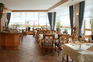 A restaurant or other place to eat at Hotel Mehl