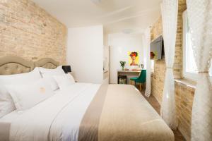 Ένα ή περισσότερα κρεβάτια σε δωμάτιο στο Agava Lux Rooms&Pool