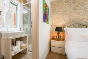 Ένα ή περισσότερα κρεβάτια σε δωμάτιο στο Agava Lux Rooms&Pool