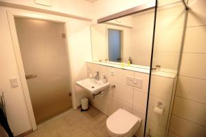 Ένα μπάνιο στο Plenus Riverloft +22 φωτογραφίες