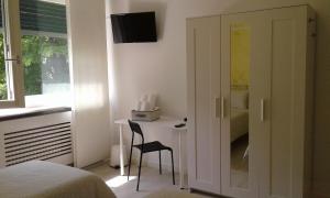 a bedroom with a bed and a desk with a chair at B&B Homer Trento in Trento